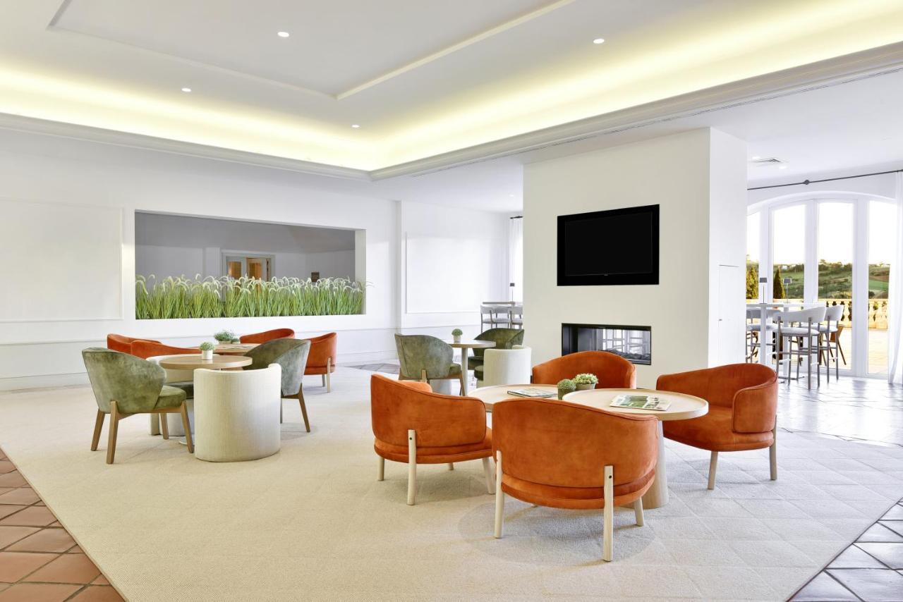 Dolce Camporeal Lisboa Turcifal Luaran gambar Club Lounge at the airport