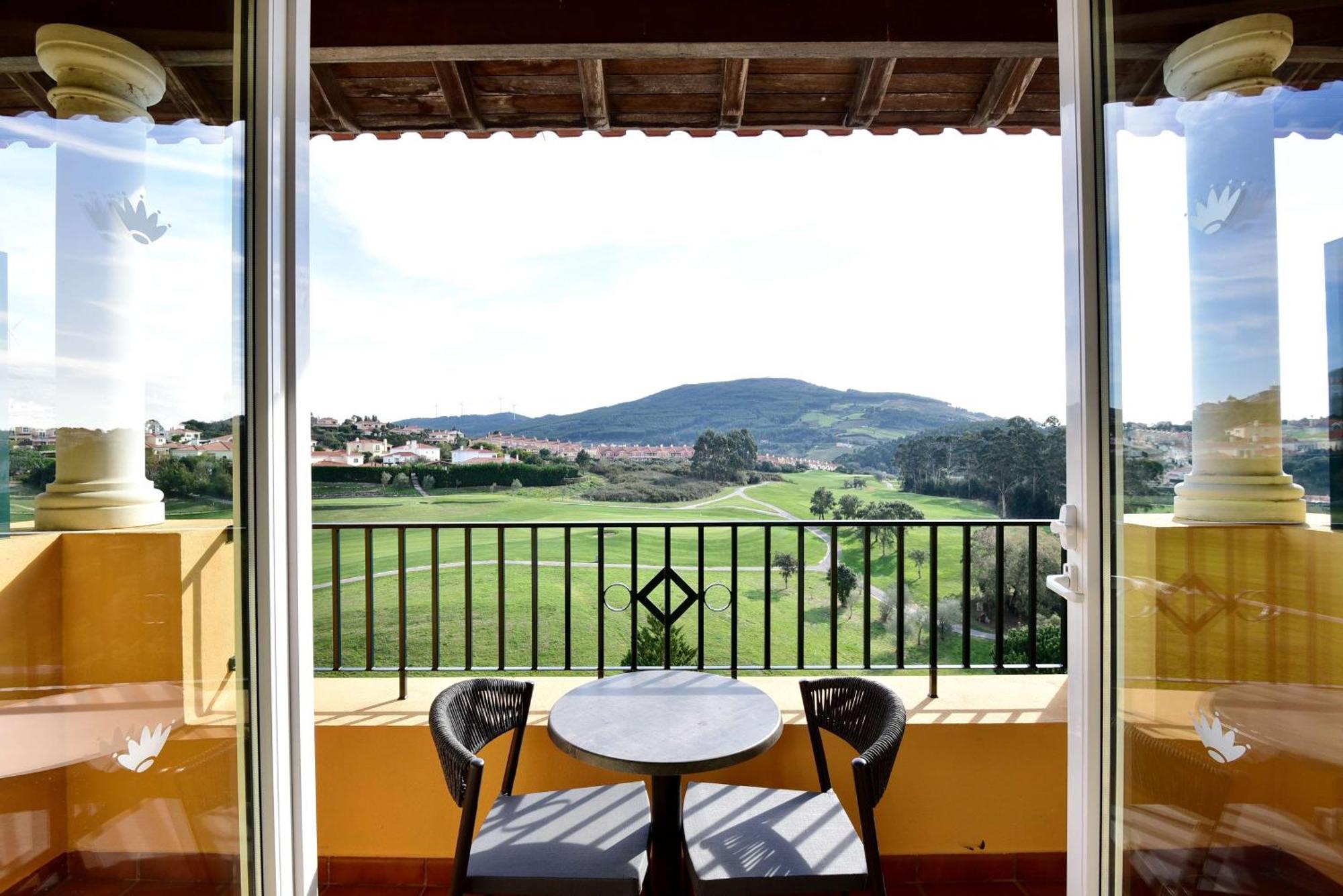 Dolce Camporeal Lisboa Turcifal Luaran gambar View of the golf course from the hotel
