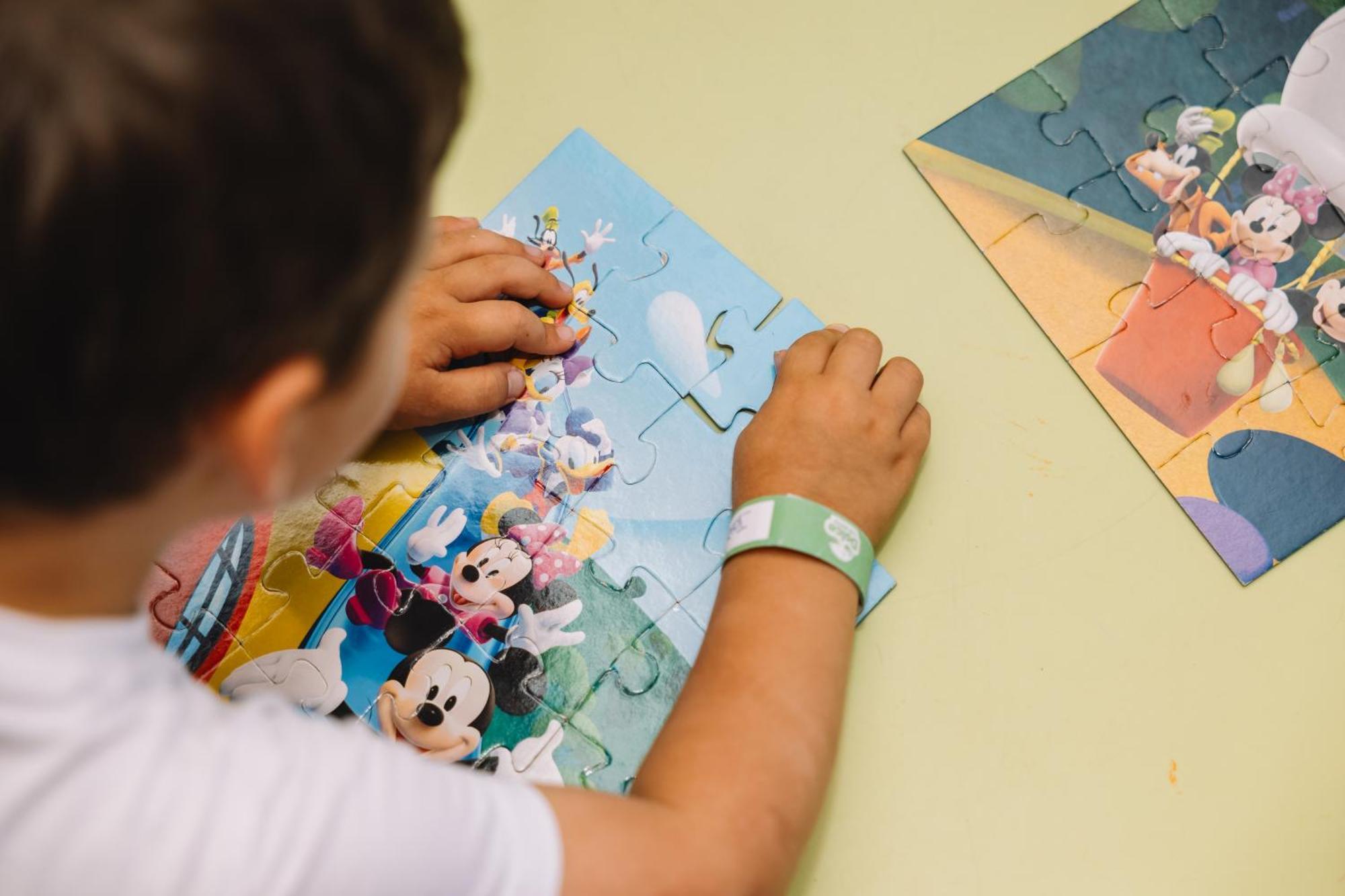 Dolce Camporeal Lisboa Turcifal Luaran gambar A child working on a puzzle