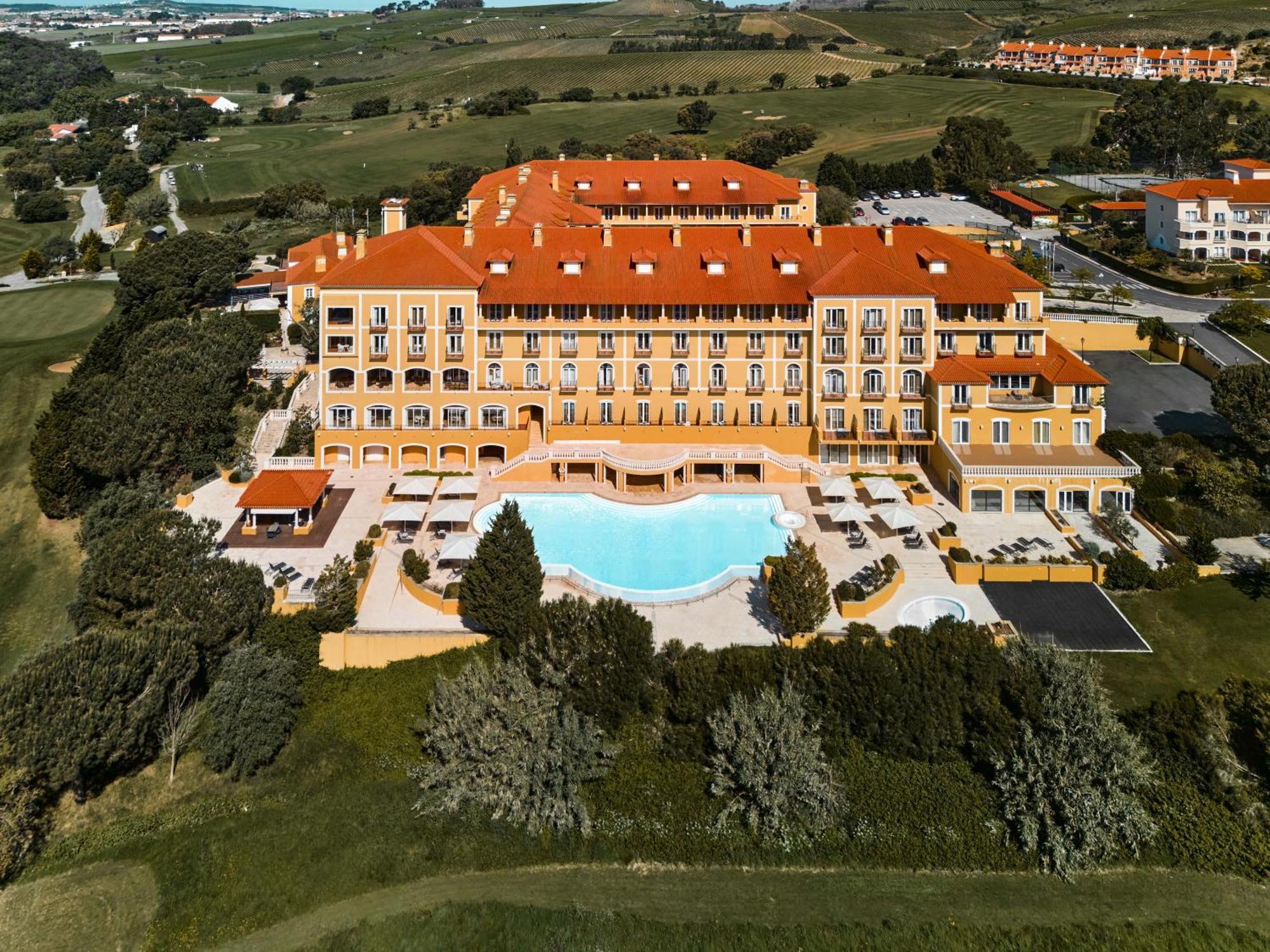 Dolce Camporeal Lisboa Turcifal Luaran gambar Aerial view of the hotel